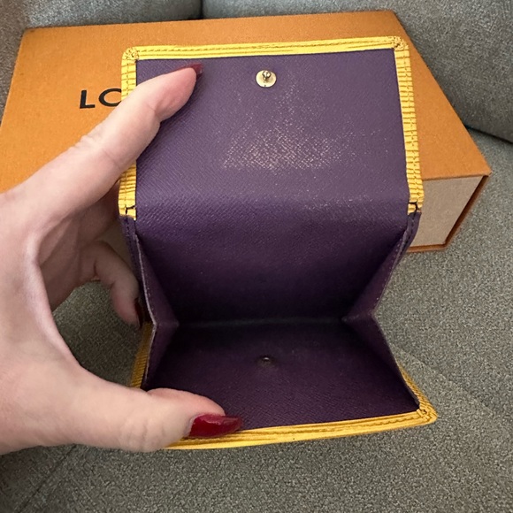 Authentic Louis Vuitton epi Leather Elise Wallet - Picture 2 of 10